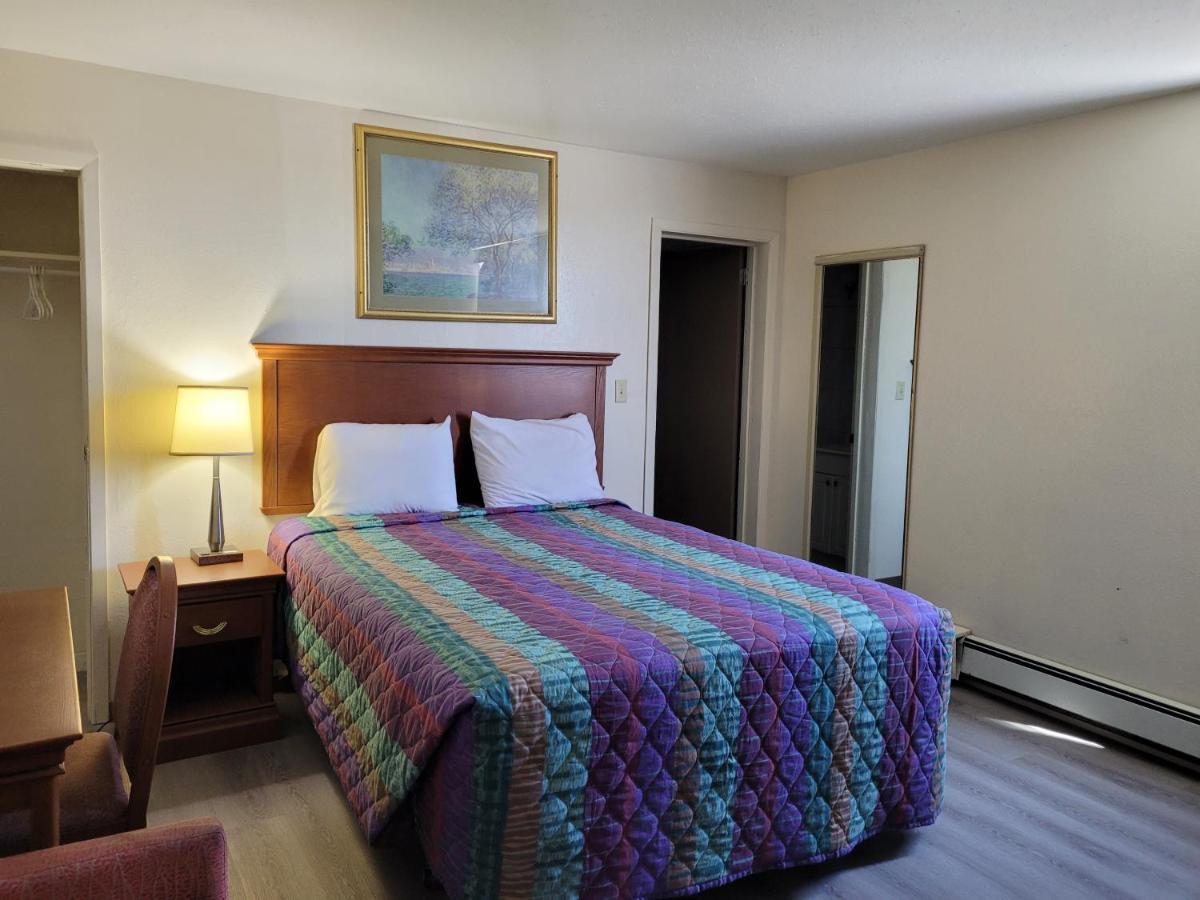 Canadiana Motel Съдбъри Екстериор снимка